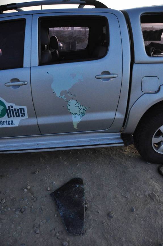 Depois de alguns poucos minutos na praia, a desagradável surpresa, ao reencontrar a Fiona com os vidros arrombados, em Totoralillo, na região de La Serena, no Chile